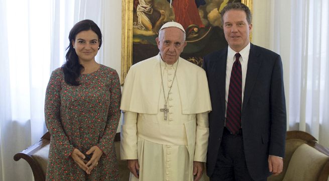 Vaticano: renuncian dos portavoces del papa Francisco