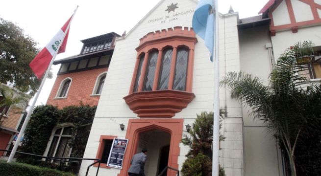 Miembros de Colegio de Abogados de Lima discrepan ante medida para suspender a Chávarry