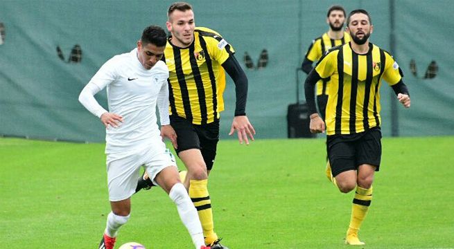 Paolo Hurtado enciende las alarmas al salir lesionado en el último duelo del Konyaspor