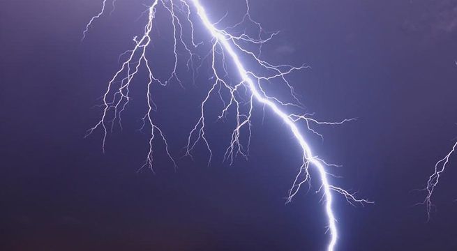 Rayo cae durante partido del torneo de reservas en Argentina (Video)