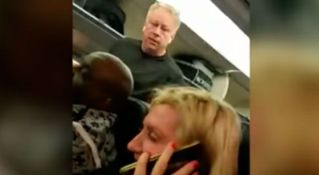 Mujer es expulsada de vuelo por insultar a personas con sobrepeso