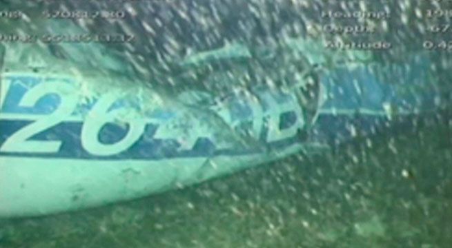 Hallan un cuerpo en restos de avión que llevaba a futbolista Emiliano Sala