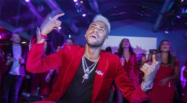 Neymar celebró su cumpleaños por todo lo alto pese a estar lesionado