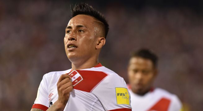 Christian Cueva ya firmó su contrato con Santos FC