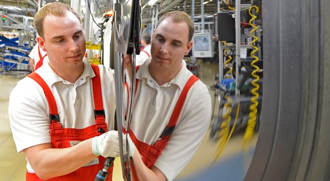 Alemanes trabajan menos pero producen más por esta razón