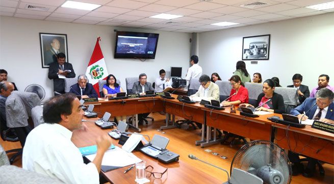 Yonhy Lescano solicita licencia temporal a Comisión de Ética