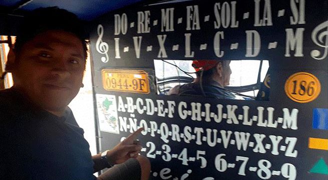 Mototaxista causa sensación con su método para apoyar la educación