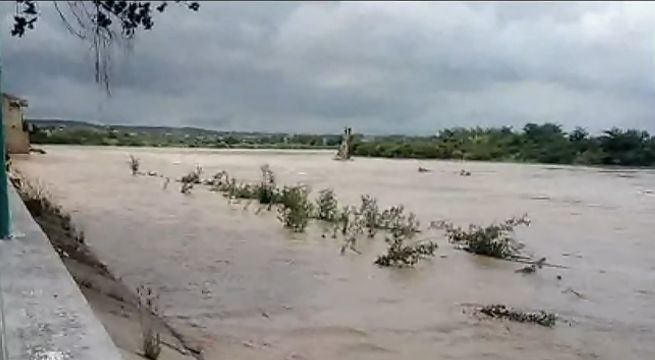 Río Tumbes se desborda y afecta al barrio de Bellavista