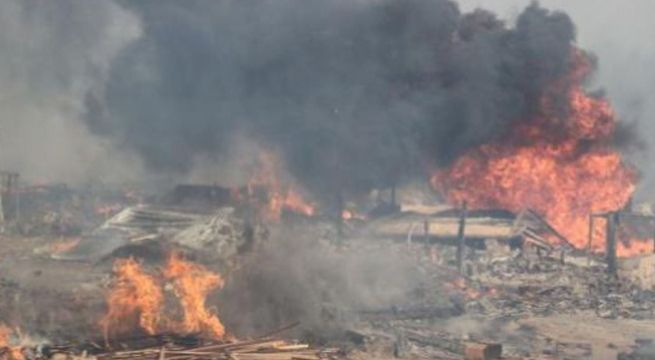 Dos bomberos heridos deja incendio en depósito de Villa El Salvador