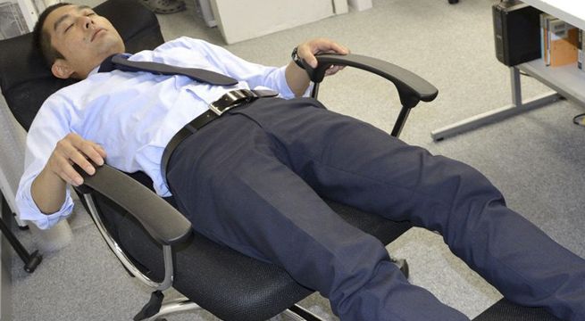 Crean silla de oficina que se convierte en una cómoda cama