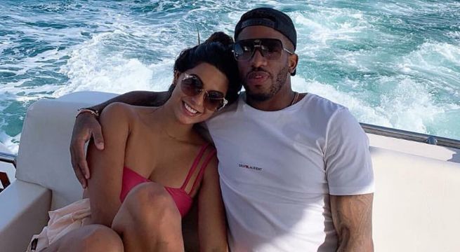 Jefferson Farfán posa junto al amor de su vida en tierna foto