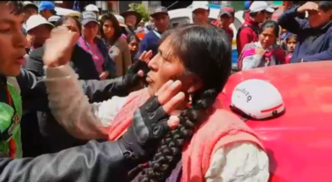 Puno: Mujer cacheteó a un policía por ser intervenida