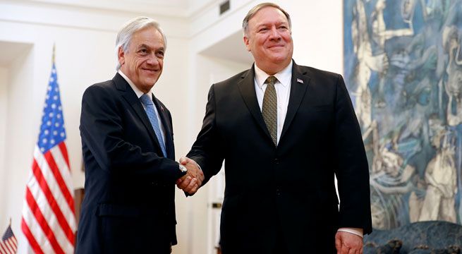 Mike Pompeo se reúne con presidente chileno Piñera y llegará a Perú el sábado