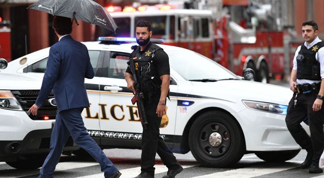 Estados Unidos: un hombre prende fuego a su chaqueta en el exterior de la Casa Blanca