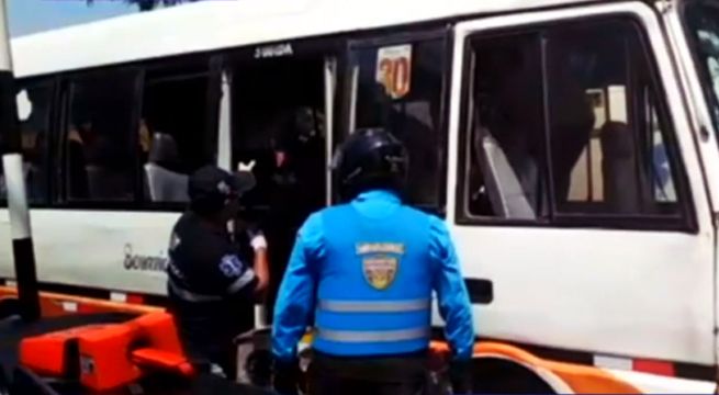Miraflores: delincuentes balean a pasajero dentro de cúster