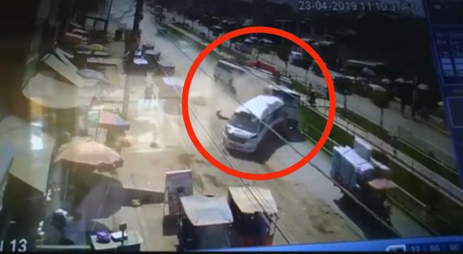 Camión ocasiona choque múltiple y deja 15 heridos