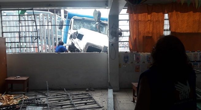 Independencia: camión impacta muro de colegio y deja seis niños heridos