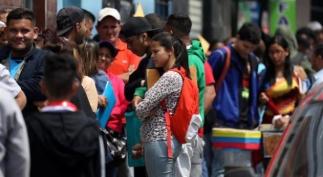 Venezolanos en Perú preocupados por no poder comunicarse con sus familiares