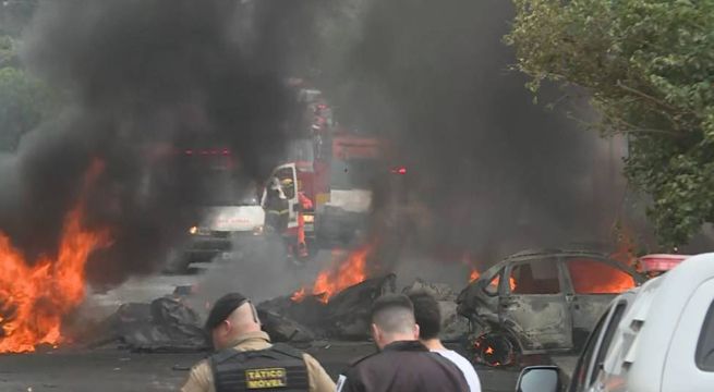 Tres personas muertas por caída de avioneta en zona residencial de Brasil