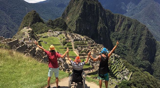 Cargaron por seis horas a su amigo con discapacidad para que conozca Machu Picchu [FOTOS]