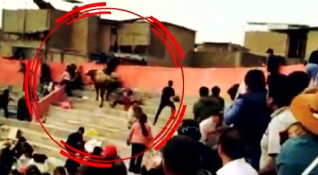 Toro saltó a tribuna y dejó herida a una mujer en Villa María del Triunfo [VIDEO]