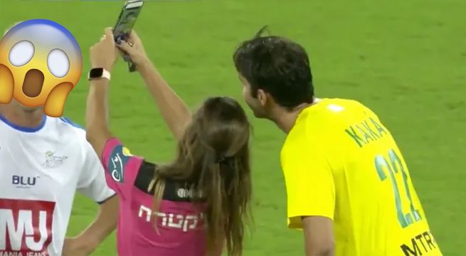 Insólito: Árbitra detiene un partido para tomarse un selfie con Kaká [VIDEO]
