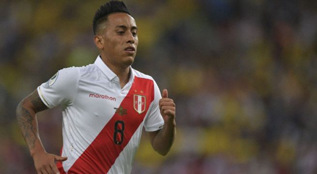 Christian Cueva arribó hoy a Lima para resolver su futuro