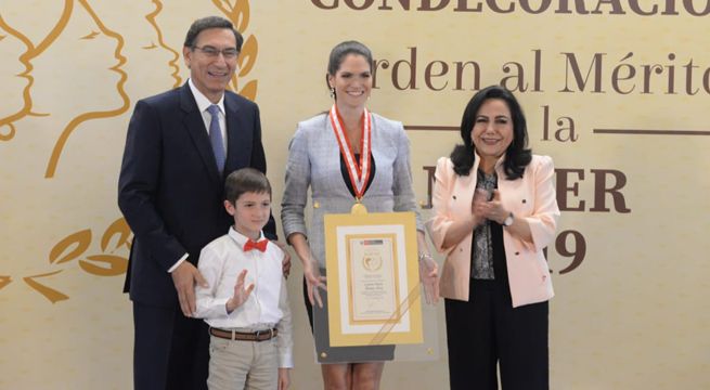 Lorena Álvarez recibió condecoración excepcional Orden al Mérito de la Mujer 2019
