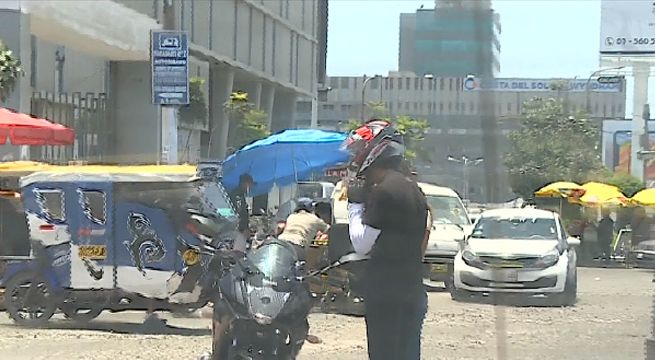 Conductores de 'taxi moto' colocan paradero frente al aeropuerto Jorge Chávez [VIDEO]