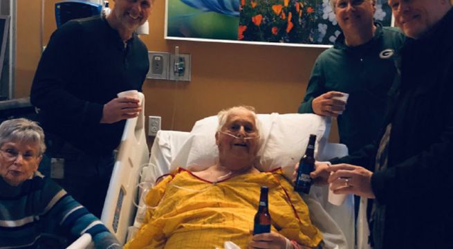 Anciano con cáncer pide tomar una cerveza con sus hijos como último deseo