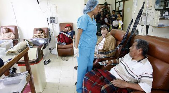 SIS: darán gratis pasajes de avión o bus a asegurados con cáncer