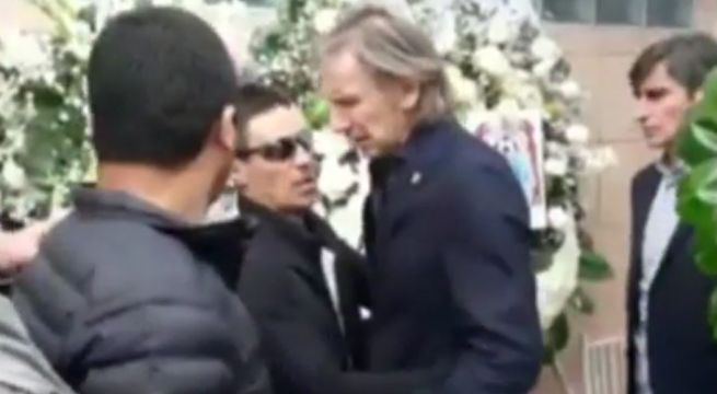 Ricardo Gareca se hizo presente en velorio de Juan Pablo Vergara [VIDEO]