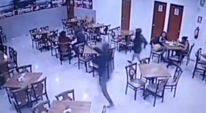 Delincuentes asaltan restaurante por quinta vez en San Juan de Miraflores [VIDEO]