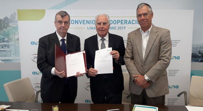 Auna e iPRI firman acuerdo para desarrollar importante programa de prevención en Latinoamérica