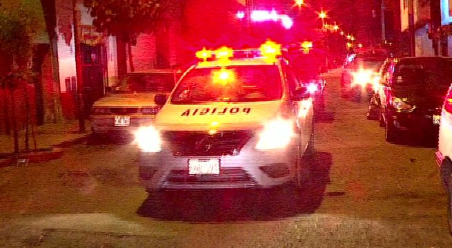 Ebrios golpearon a policías porque les pidieron que no hagan escándalo [VIDEO]