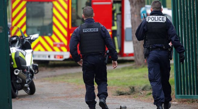Francia: al menos un muerto dejó ataque con cuchillo en las afueras de París