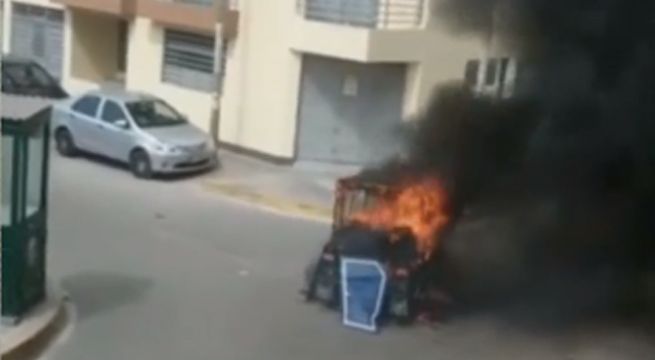 Vecinos capturan a 'raquetero' y queman su mototaxi en San Martín de Porres [VIDEO]