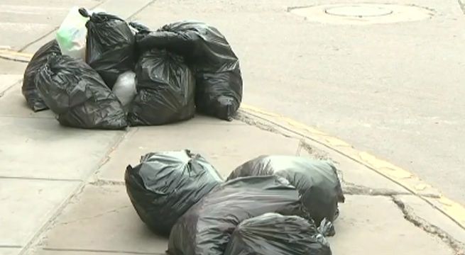Surco: denuncian acumulación de basura en varias calles del distrito [VIDEO]