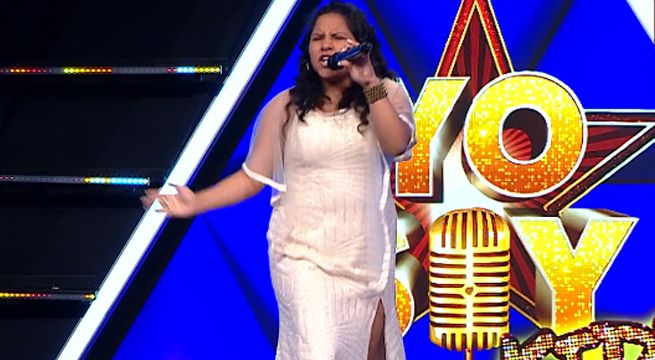 La joven imitadora de la India cantó 'Qué ganas de no verte nunca más'