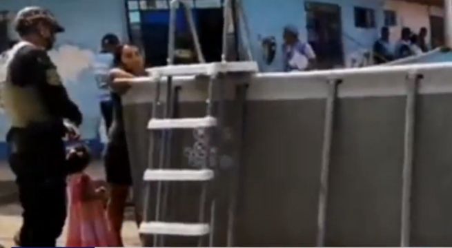 Piscina portátil de más de cinco metros bloqueaba jirón del Callao [VIDEO]