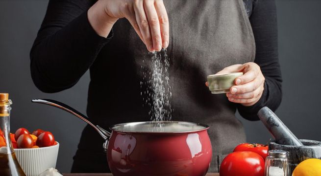 ¿Es posible mantener el buen sabor de las comidas usando menos sal?