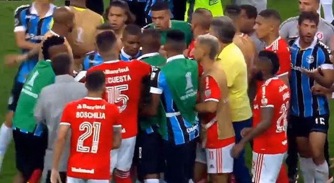 Descomunal pelea en partido de Internacional de Paolo Guerrero termina con ocho expulsados [Video]