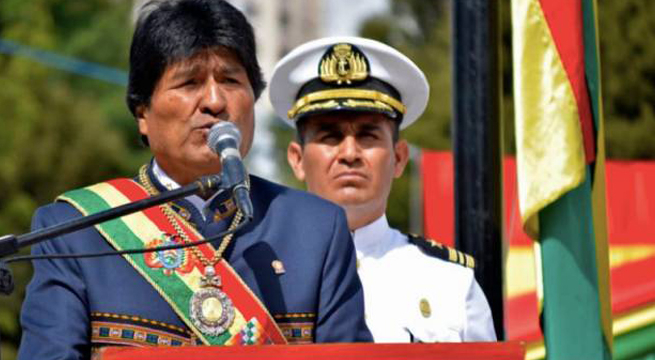 Peruanos roban banda presidencial a Evo Morales