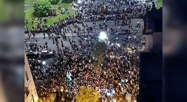 Jóvenes protestan en la Plaza San Martín contra proyecto de empleo juvenil