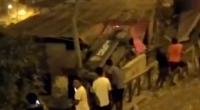 Patrullero cayó encima de casa durante recorrido por San Juan de Miraflores [VIDEO]