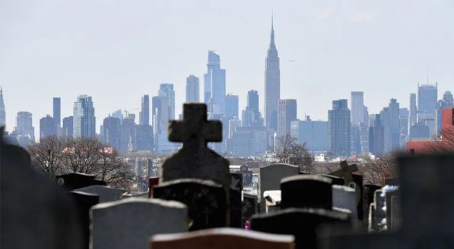 Nueva York continúa aumentando su cifra de fallecidos por coronavirus, superando los 7.000