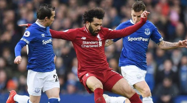 Jugadores de la Premier League recaudan fondos para mejorar servicio de salud