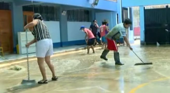 Tubería de agua colapsó e inundó viviendas en San Juan de Lurigancho [VIDEO]