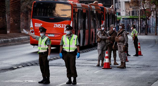 Chilenos cumplen cuarentena pese a no ser obligatoria en todo el país