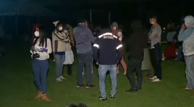 Caminantes de la Carretera Central pasarán la noche en estadio de Matucana [VIDEO]